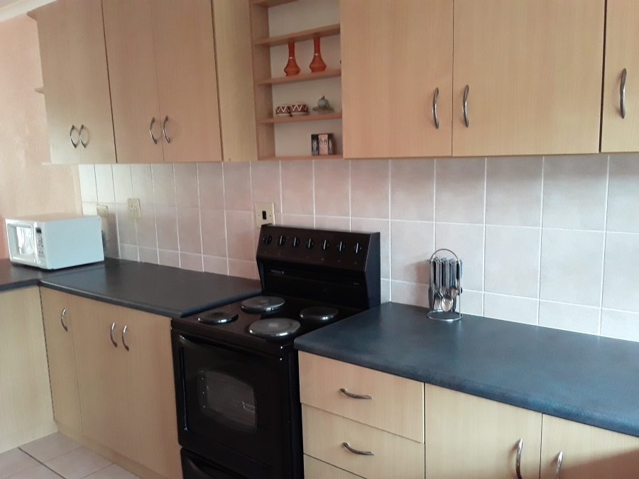 To Let 3 Bedroom Property for Rent in Somerset Park Western Cape